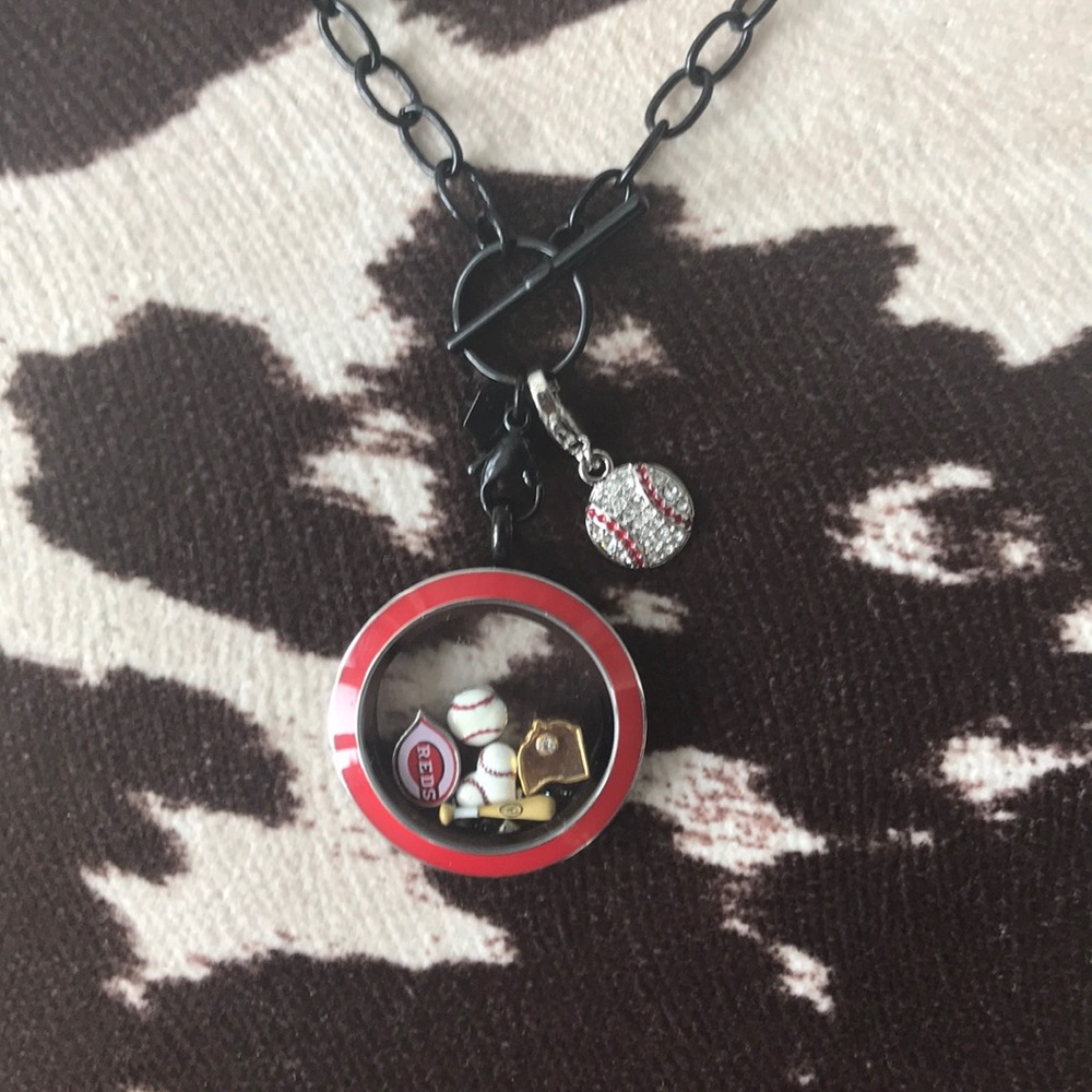 Cincinnati Reds necklace